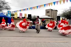 La Feria Manos Catamarque�as volvi� a reunir artesan�a, m�sica y danza