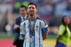 Messi no pudo contener las l�grimas tras recibir la medalla de subcampe�n del Mundial
