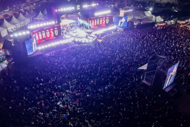 M�s de 40 mil personas en una jornada especial que uni� la pasi�n por el f�tbol y la m�sica en El Patio
