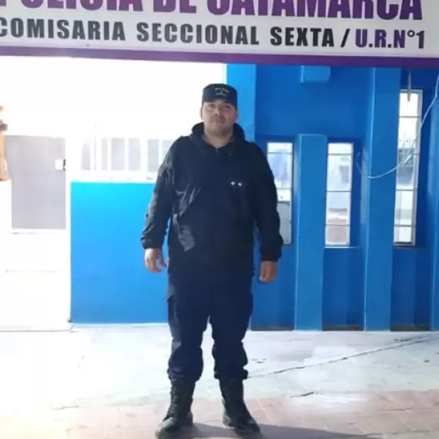 Un oficial inspector de Polic�a le salv� la vida a un beb� de 15 d�as