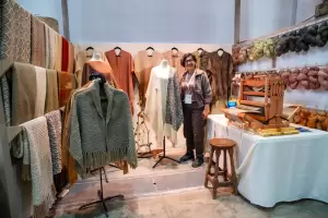 Artesan�as que honran a la Pachamama: historias y materiales naturales en el Poncho