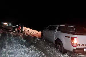 Rescatan a ocho camionetas atrapadas por el temporal en la Puna