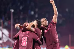 Lan�s le gan� con uno menos a Cienciano y sac� ventaja en la ida por la Sudamericana