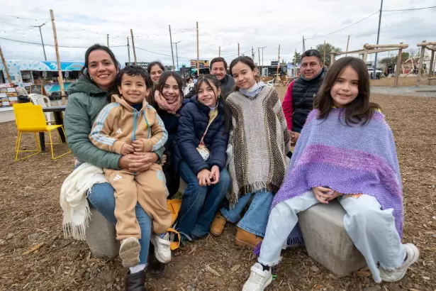 El Mercado Cultural se consolida como el gran punto de encuentro de la Fiesta del Poncho