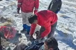 Derivaron a Buenos Aires a uno de los mineros rescatados tras permanecer tres d�as atrapado en la nieve