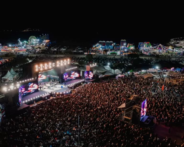 Más de 40 mil personas corearon al ritmo de la cumbia de Candu Domínguez, G Sony y 18 Kilates