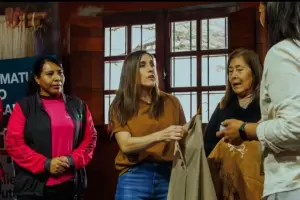 Soledad Pastorutti sorprendi� con una emotiva visita a la Casa de la Puna