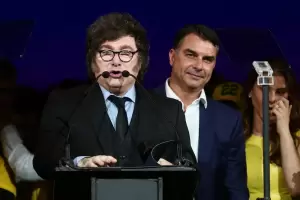Milei respald� a Fl�vio Bolsonaro en Brasil y lanz� duras cr�ticas contra Lula