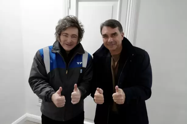 Fl�vio Bolsonaro respald� a Milei y acus� a Lula de dinamitar la relaci�n con Argentina