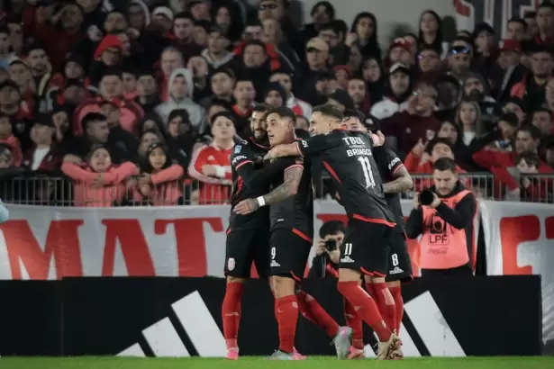 River cay� ante Barracas Central y sufri� otro golpe en el inicio del Torneo Clausura