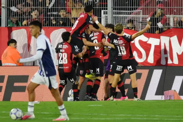 Newell's le gan� a Talleres y amarg� el estreno de Sampaoli