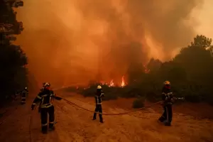 Hay 270.000 los evacuados por los incendios en Espa�a y Francia