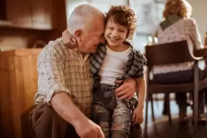 D�a de los Abuelos: entre el disfrute sin ataduras y la alerta por la sobrecarga del cuidado
