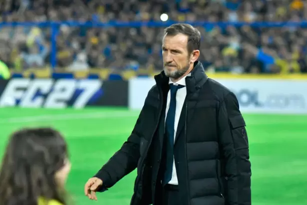 Arruabarrena asumi� la responsabilidad por la derrota de Boca ante Riestra: "El responsable soy yo"