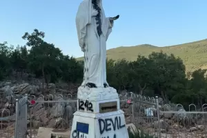 Profanaci�n en Medjugorje: incendio y vandalismo en las im�genes de la Virgen