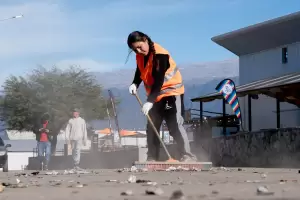 El trabajo silencioso de la Fiesta del Poncho: limpieza y reciclaje durante las 24 horas