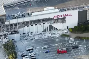 Terremoto en Jap�n provoca derrumbe en un centro comercial: buscan a desaparecidos