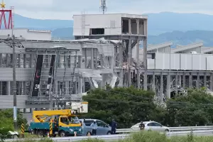 Ascienden a 13 los muertos por el terremoto en Jap�n mientras contin�an las tareas de rescate