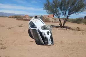 Impactante vuelco sobre la Ruta Nacional 60 en Tinogasta