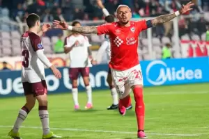 Cienciano gole� a Lan�s en Per� y lo elimin� de la Copa Sudamericana