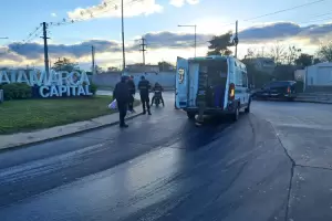 Motociclista fue hospitalizado tras derrapar por derrame de gasoil