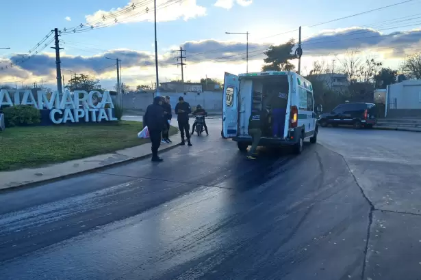 Motociclista fue hospitalizado tras derrapar por derrame de gasoil