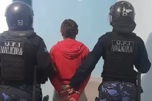 Arrestaron a una joven acusada de usurpar un terreno en Catamarca