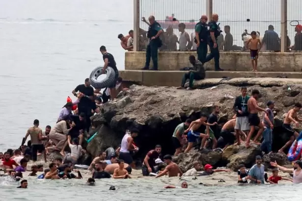 Espa�a reforz� la frontera con Marruecos tras la crisis migratoria en Ceuta que dej� al menos 67 muertos