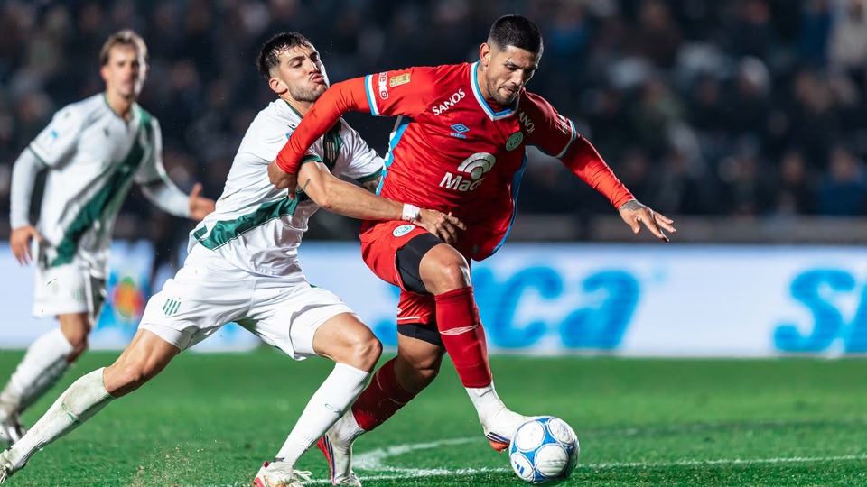 Belgrano se agigantó de visitante y le ganó Banfield por el Clausura
