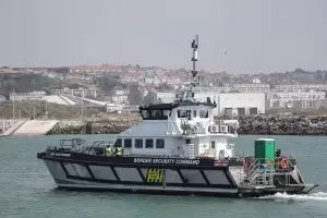 Dram�tico rescate de 173 migrantes tras el incendio de una embarcaci�n en el Canal de la Mancha