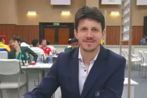 El Gran Maestro Diego Flores impulsa el ajedrez en Catamarca