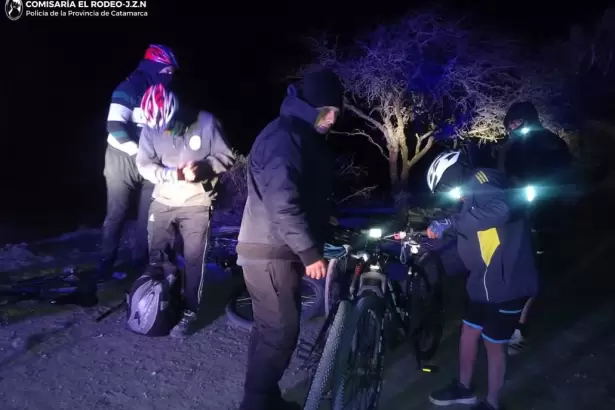 Realizaban senderismo en Ambato y se extraviaron: los rescataron