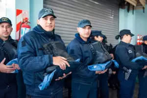 Entregaron nuevos uniformes a efectivos y grupos especiales del interior provincial