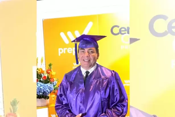 Cristian Castro se gradu� a los 51 a�os y sorprendi� con un anuncio