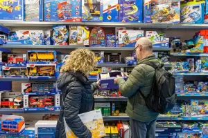 Entre el bolsillo y la pantalla: c�mo compra el consumidor en este D�a del Ni�o