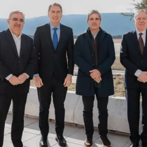 Santilli y Caputo llegaron a Catamarca para reunirse con Jalil y Su�rez