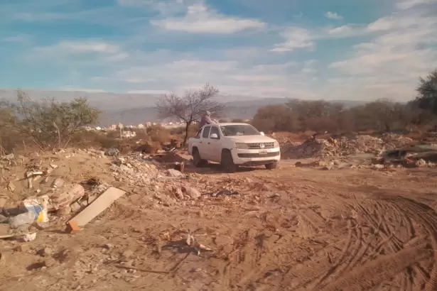 A diez d�as de comenzadas las obras de la Nueva Terminal, el basural crece sin control