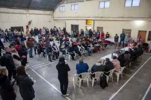 Saadi llev� el gabinete a Villa Cubas y acord� con los vecinos un plan de trabajo