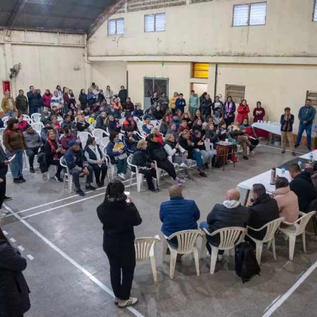 Saadi llev� el gabinete a Villa Cubas y acord� con los vecinos un plan de trabajo