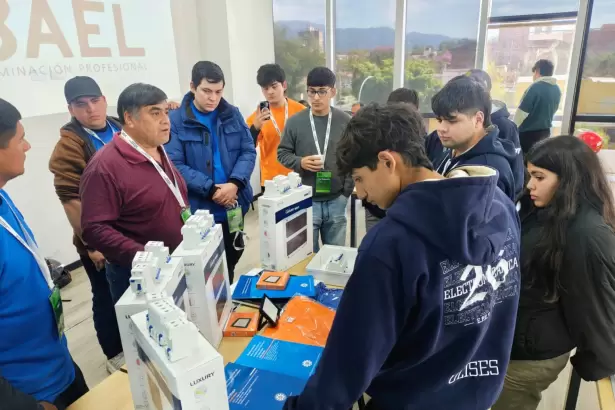 La Liga del Saber El�ctrico volvi� a reunir a estudiantes y j�venes t�cnicos