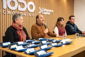 "Ver para Crecer": Saadi acompa�� la entrega de anteojos