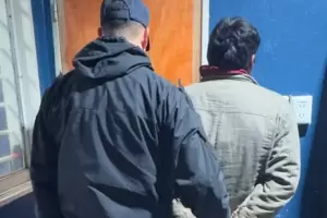 Amenaz� de muerte y apedre� a dos menores: un hombre qued� detenido