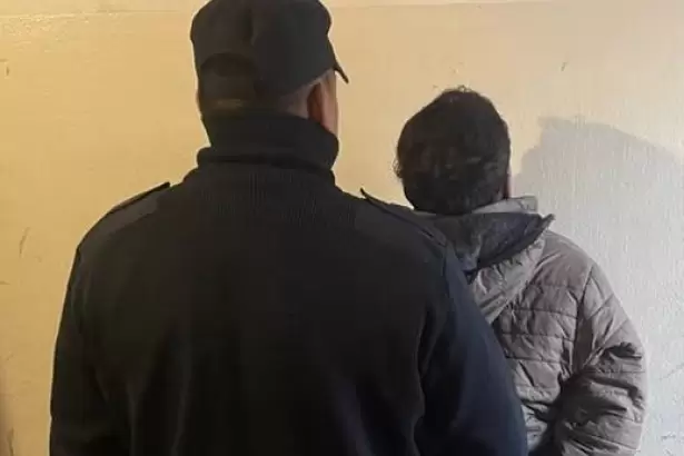 Detienen en Catamarca a un sujeto tras una persecuci�n y secuestran armas blancas
