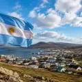 La bandera argentina volvi� a flamear en las Islas Malvinas tras 44 a�os