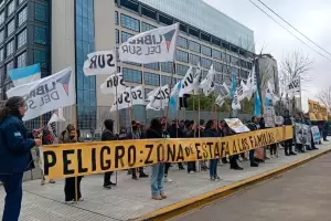 Protesta contra Mercado Libre en rechazo a las altas tasas de inter�s: "Galperin usurero"