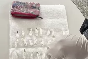 Un nene llev� 71 envoltorios de coca�na al jard�n, las maestras se los sacaron: qu� hizo la madre