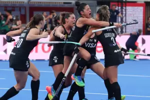 Las Leonas vencieron 2-0 a Escocia y avanzan en el Mundial de Hockey