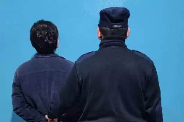 Preocupante: detienen a un padre por golpear a su hijo de 3 a�os
