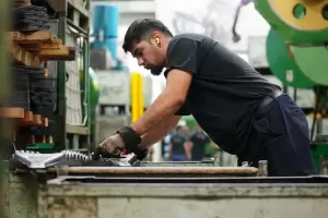 La econom�a creci� 0,8% en junio y acumul� una mejora de 1,9% en el primer semestre