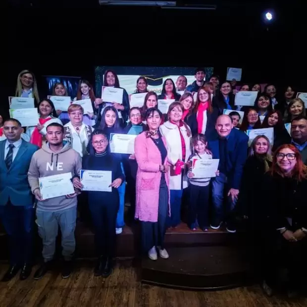 La Capital certific� a 34 vecinos que finalizaron talleres gratuitos de oficios